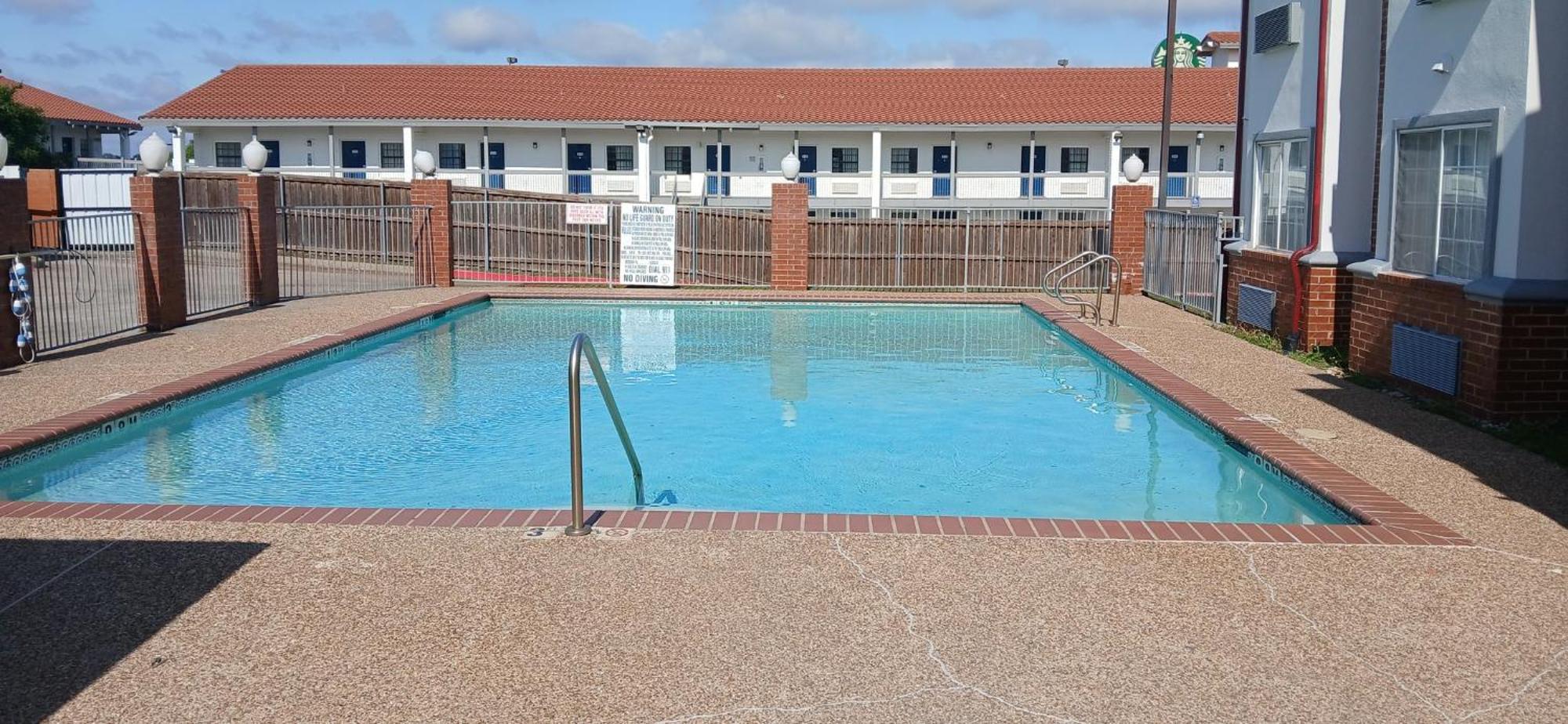 Red Roof Inn & Suites Euless - Dfw Airport Southwest Exteriör bild